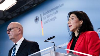 Bild: Carsten Koall/dpa
Wirtschaftsministerin Reiche macht neue Vorschläge zugunsten des Nordens und Ostens beim Bau neuer Gaskraftwerke. (Archivbild)