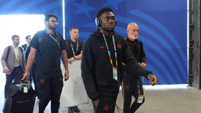Bild: Eric Gay/AP/dpa
Alphonso Davies (M) fühlte sich nicht gut genug für das Achtelfinale.