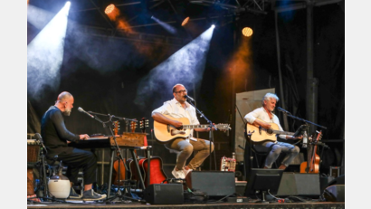 Bild: Andreas Losert
Schmidbauer, Kälberer und Ringlstetter sorgen für einen außergewöhnlichen musikalischen Abend.