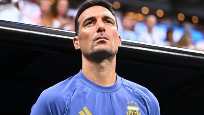 Bild: Tom Weller/dpa
Lionel Scaloni zeigte sich nach dem 3:2 Argentiniens gegen Ägypten von seiner emotionalen Seite.
