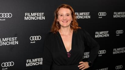 Bild: Ronny Heine
Das Bild zeigt Christina Baumer auf der Premiere der ZDF-Serie "München Beats" auf dem Filmfest München.