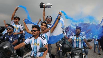 Bild: Abu Sufian Jewel/ZUMA Press Wire/dpa
WM-Zeit heißt in Bangladesch Argentinien-Zeit. (Archivbild)