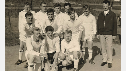 Bild: Lothar Trager
Diese Mannschaft der DJK Ensdorf feierte 1964 die erste Meisterschaft für den Verein. Am kommenden Wochenende feiert der Verein sein 70-jähriges Bestehen.