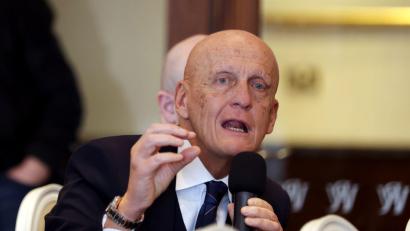 Bild: Peter Morrison/PA Wire/dpa
Schiri-Boss Pierluigi Collina verteidigte den brasilianischen Schiedsrichter Raphael Claus nach der Kritik von Donald Trump. (Archivbild)