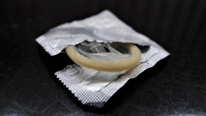 Bild: Ann-Marie Utz/dpa
Das Europäische Amt für Betrugsbekämpfung (Olaf) hat eine Schmuggelroute für gefälschte Kondome ausfindig gemacht. (Symbolbild)