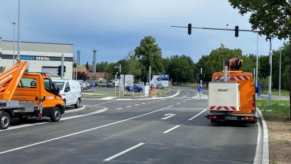 Bild: Andreas Ascherl 
Die Einmündung der Ohmstraße (links) in die Werner-von-Siemens-Straße in Amberg. Gerade wird die Ampelanlage gebaut, die den Verkehr hier künftig regeln soll.