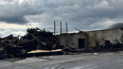 Bild: Matthias Bäumler
Großeinsatz für die Feuerwehren in der Nacht auf Sonntag in Pfaffenreuth bei Marktredwitz. Die mehr als 300 Einsatzkräfte konnten Schlimmeres verhindern.