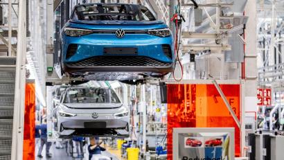 Bild: Hauke-Christian Dittrich/dpa
Neue Sparpläne bei VW verunsichern die Belegschaft. (Archivbild)