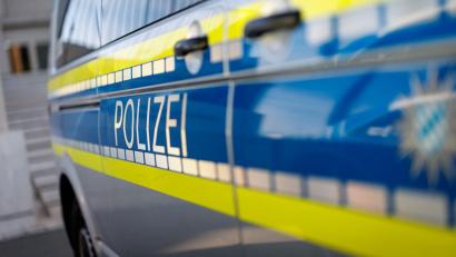 Bild: Daniel Karmann/dpa
Die Polizei vermutet, dass es sich bei der Substanz um Buttersäure handelt. (Symbolbild)