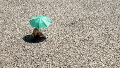 Bild: Peter Kneffel/dpa
In Deutschland wird es am Wochenende bis zu 36 Grad warm.