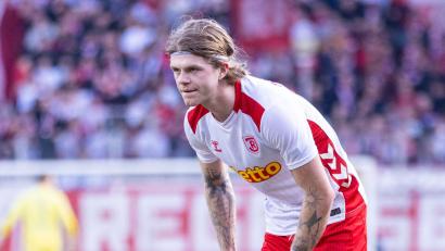 Bild: Sascha Janne
John Posselt traf für den SSV Jahn zum 2:2 beim Süd-Bayernligisten Sportfreunde Schwaig.