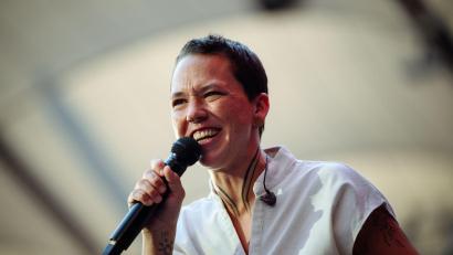 Bild: Gregor Fischer/dpa
Sängerin Stefanie Heinzmann litt eigenen Worten zufolge unter ihrem frühen Rausschmiss bei „The Masked Singer“ im Jahr 2020 einige Tage lang überraschend stark. (Archivbild)