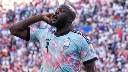 Bild: Lindsey Wasson/AP/dpa
Ja, bitte? Wer ist am Apparat? Romelu Lukaku gibt die Antwort auf dem Platz.