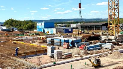 Bild: Gabi Schönberger
Die Arbeiten auf dem Gelände in Wernberg-Köblitz sind in vollem Gange.