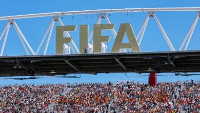 Bild: Jan Woitas/dpa
Der Weltfußballverband FIFA denkt über die Rückkehr russischer Teams nach. (Archivbild)