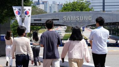 Bild: Ahn Young-joon/AP/dpa
Samsung Electronics hat einen historischen Rekordgewinn für das zweite Quartal verbucht.