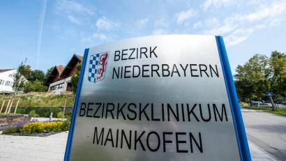 Bild: Armin Weigel/dpa
Der Mann war laut Ermittlern zuletzt im Bezirksklinikum Mainkofen untergebracht. (Archivbild)
