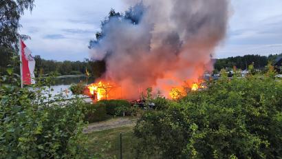 Bild: Jürgen Masching
Am Dienstagmorgen ist auf einem Campingplatz in Eschenbach ein Feuer ausgebrochen.