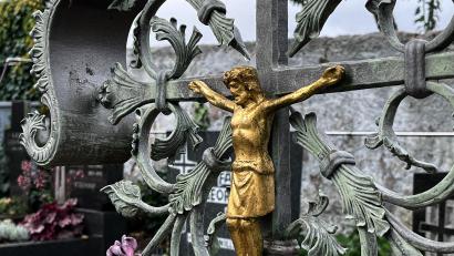 Symbolbild: Stephan Huber
Eine neue Satzung und angepasste Gebühren gelten ab 1. August 2026 für den Friedhof Falkenberg.