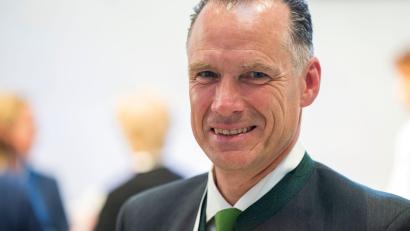 Bild: Peter Kneffel/dpa
Peter Inselkammer wurde ohne Gegenstimme zum neuen Präsidenten der IHK für München und Oberbayern gewählt.