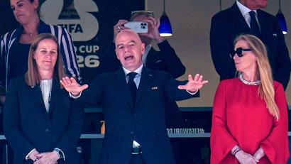 Bild: Manu Fernandez/AP/dpa
FIFA-Präsident Gianni Infantino steht massiv in der Kritik.