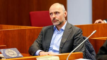 Bild: Thomas Banneyer/dpa
Der Cum-Ex-Kronzeuge beim Bonner Gerichtsverfahren Ende 2024.