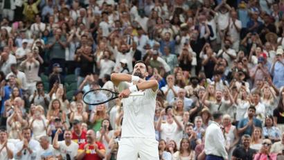 Bild: Maja Smiejkowska/AP/dpa
Begeisterte die Zuschauer: Novak Djokovic.