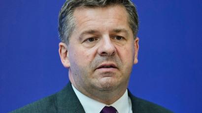 Bild: Matthias Schrader/Pool AP/AP Photo/Matthias Schrader
„Ich werde nicht zur AfD und nicht zur Linkspartei gehen und um Stimmen bitten“, sagte Sven Schulze (CDU). (Archivbild)