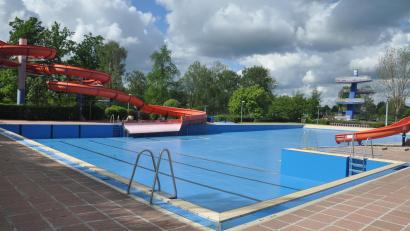 Archivbild: ws
Personalmangel und rechtliche Vorgaben verhindern, dass das Freibad Tirschenreuth die Öffnungszeiten ausweiten oder flexibel gestalten kann.