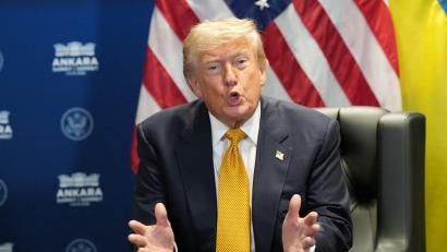 Bild: Alex Brandon/AP/dpa
US-Präsident Donald Trump stellt weitere Verhandlungen mit dem Iran offen infrage.
