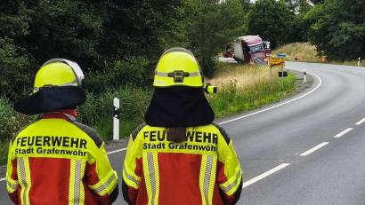 Symbolbild: David Inderlied
Die B 299 ist bei Grafenwöhr im Moment gesperrt. Dort droht ein Lkw umzukippen.
