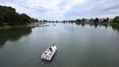Bild: Karl-Josef Hildenbrand/dpa
Vom Baden im Kleinen See wird gerade abgeraten.