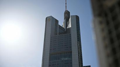 Bild: Michael Brandt/dpa
Wie lange bleibt Deutschlands zweitgrößte Privatbank noch unabhängig?