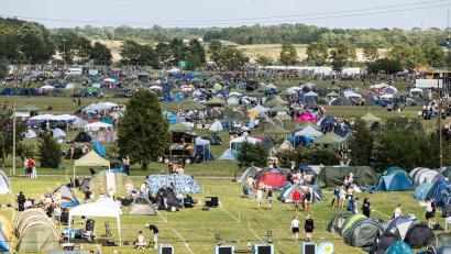 Bild: Kristian Tuxen Ladegaard Berg/SOPA Images via ZUMA Press Wire/dpa
Das dänische Roskilde-Festival besuchen jedes Jahr mehr als 130.000 Menschen - hier ein Bild von 2025. (Archivbild)
