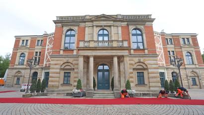 Bild: Karl-Josef Hildenbrand/dpa
Die Gedenkveranstaltung soll im Festspielhaus stattfinden. (Archivbild)