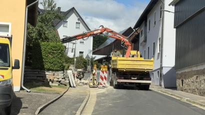 Bild: Joachim Gebhardt
Kein Durchkommen: Schon im Vorfeld fanden umfangreiche Ausbesserungsarbeiten in den Ortsstraßen statt.