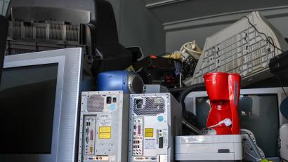 Symbolbild: Jens Kalaene
Die Abfallberatung Amberg informiert über einfache Möglichkeiten zur Entsorgung von Elektroaltgeräten.