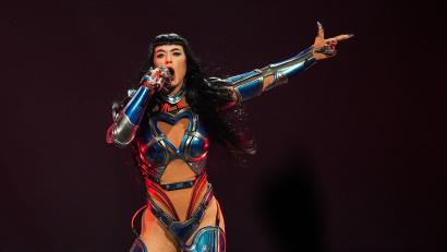Bild: Chris Pizzello/Invision/AP/dpa
Katy Perry, hier bei einem Auftritt in der US-Stadt Inglewood, machte mit einem Hüpf-Video in Stuttgart von sich reden.