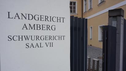 Archivbild: jut
Im Schwurgerichtssaal des Landgericht Amberg fiel Ende Juni das Urteil im Bandenprozess. Drei der Verteidiger fechten dieses nun an.