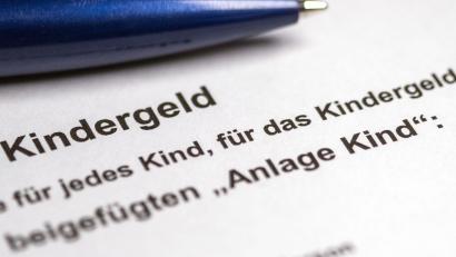 Bild: Jens Büttner/dpa-Zentralbild/dpa
In mehreren Stufen soll das Kindergeld künftig „proaktiv“ ausbezahlt werden - ohne Antrag, also ohne Papierkram. (Symbolbild)