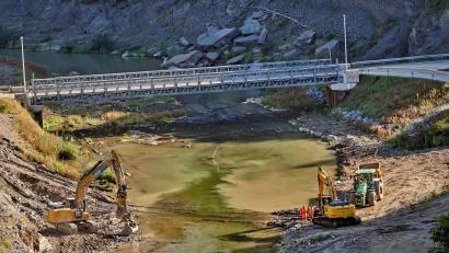 Bild: Thomas Frey/dpa
Aufbauarbeiten nach der Ahrtal-Flut. Hochwasser hemmen die wirtschaftliche Entwicklung. (Archivbild)