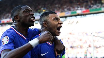 Bild: Friso Gentsch/dpa
Jürgen Klopp ist bei beiden schon abgeblitzt: Ousmane Dembélé (links) und Kylian Mbappé. (Archivbild)