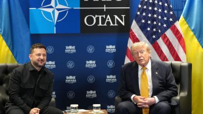 Bild: Alex Brandon/AP/dpa
Trump sagt Selenskyj eine Lizenz für Patriot-Flugabwehrraketen zu. (Archivbild)