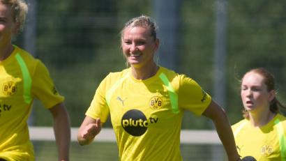 Bild: Bernd Thissen/dpa
Alexandra Popp beim öffentlichen Trainingsauftakt der BVB-Frauen.