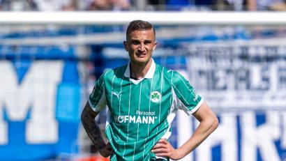 Bild: David Inderlied/dpa
Philipp Ziereis verabschiedet sich aus Fürth. (Archivbild)