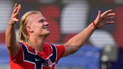 Bild: Frank Franklin II/AP/dpa
Erzielte bei dieser WM schon sieben Tore: Erling Haaland. (Archivbild)