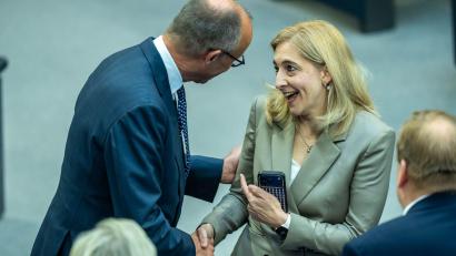 Bild: Michael Kappeler/dpa
Ministerin Nina Warken (CDU) warb für das Spargesetz.