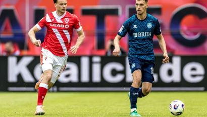 Bild: Frank Hammerschmidt/dpa
Moritz Hannemann (l.) traf im abgebrochenen Test gegen den Halleschen FC.