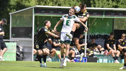 Bild: Hubert Ziegler
Harte Nuss: Die DJK Ammerthal (weiß) ging gegen SpVgg Bayreuth mit1:9 unter.