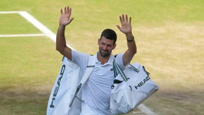 Bild: Kirsty Wigglesworth/AP/dpa
Novak Djokovic würde auch 2027 gern in Wimbledon antreten.